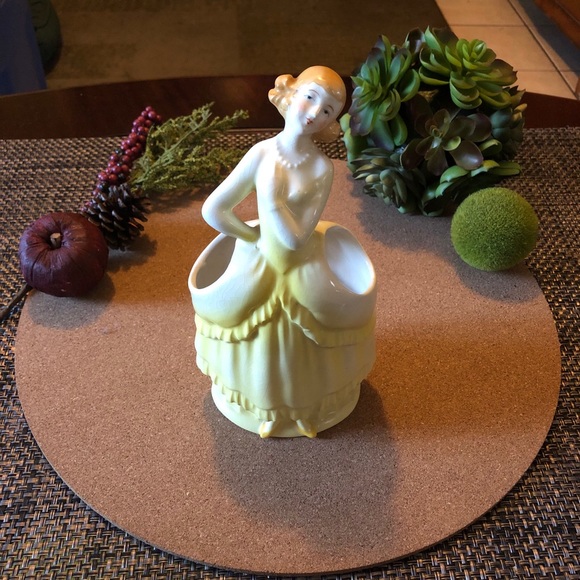 Mid Century Lady Vase Planter - Picture 8 of 8